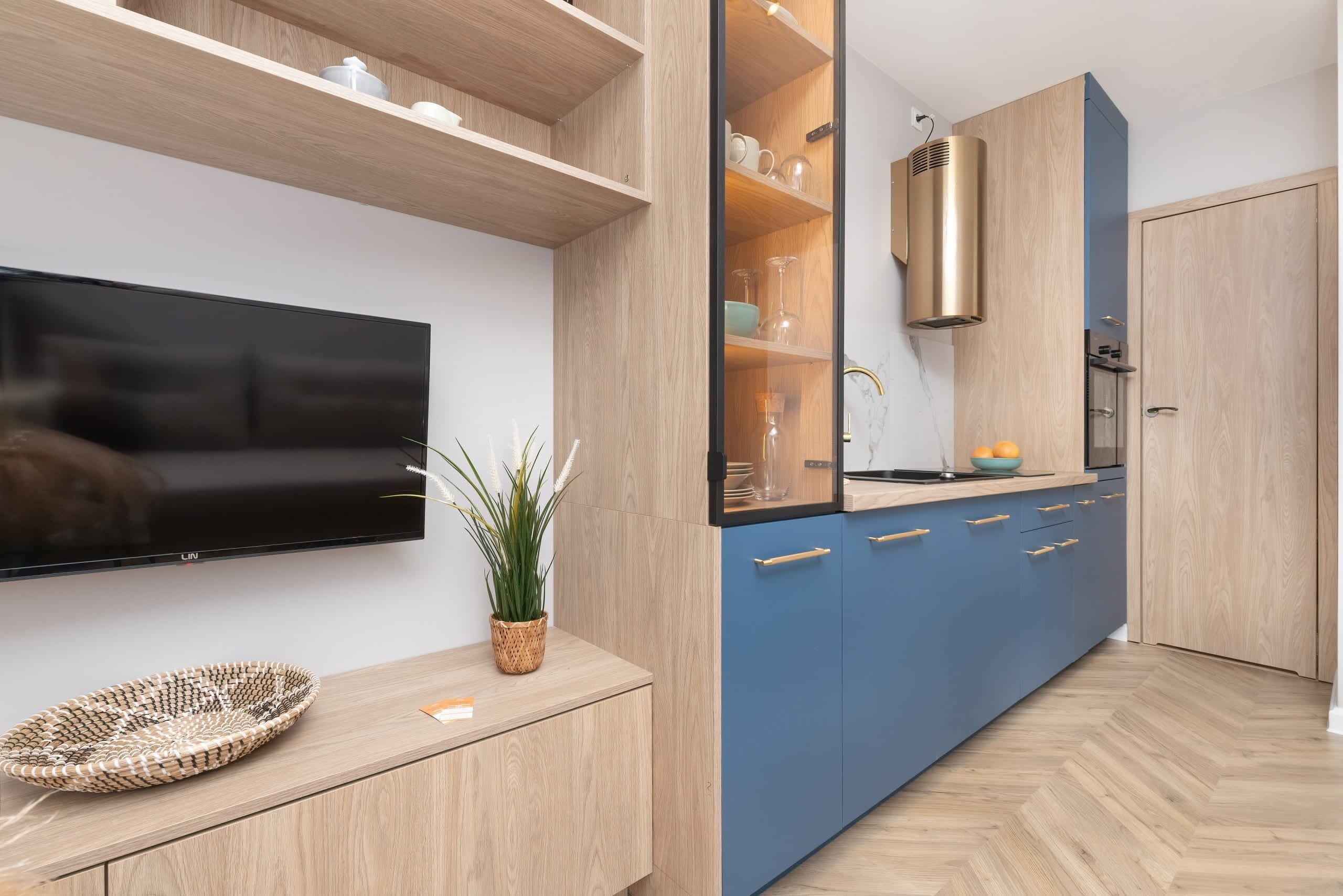 Kjøleskap, ovn, kokeplater og oppvaskmaskin