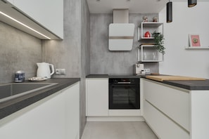 Kühlschrank, Ofen, Herdplatte, Geschirrspüler