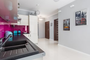 Dishwasher, coffee/tea maker, electric kettle, cookware/dishes/utensils - Osiedle Słoneczne 18 by Renters (Kolobrzeg)