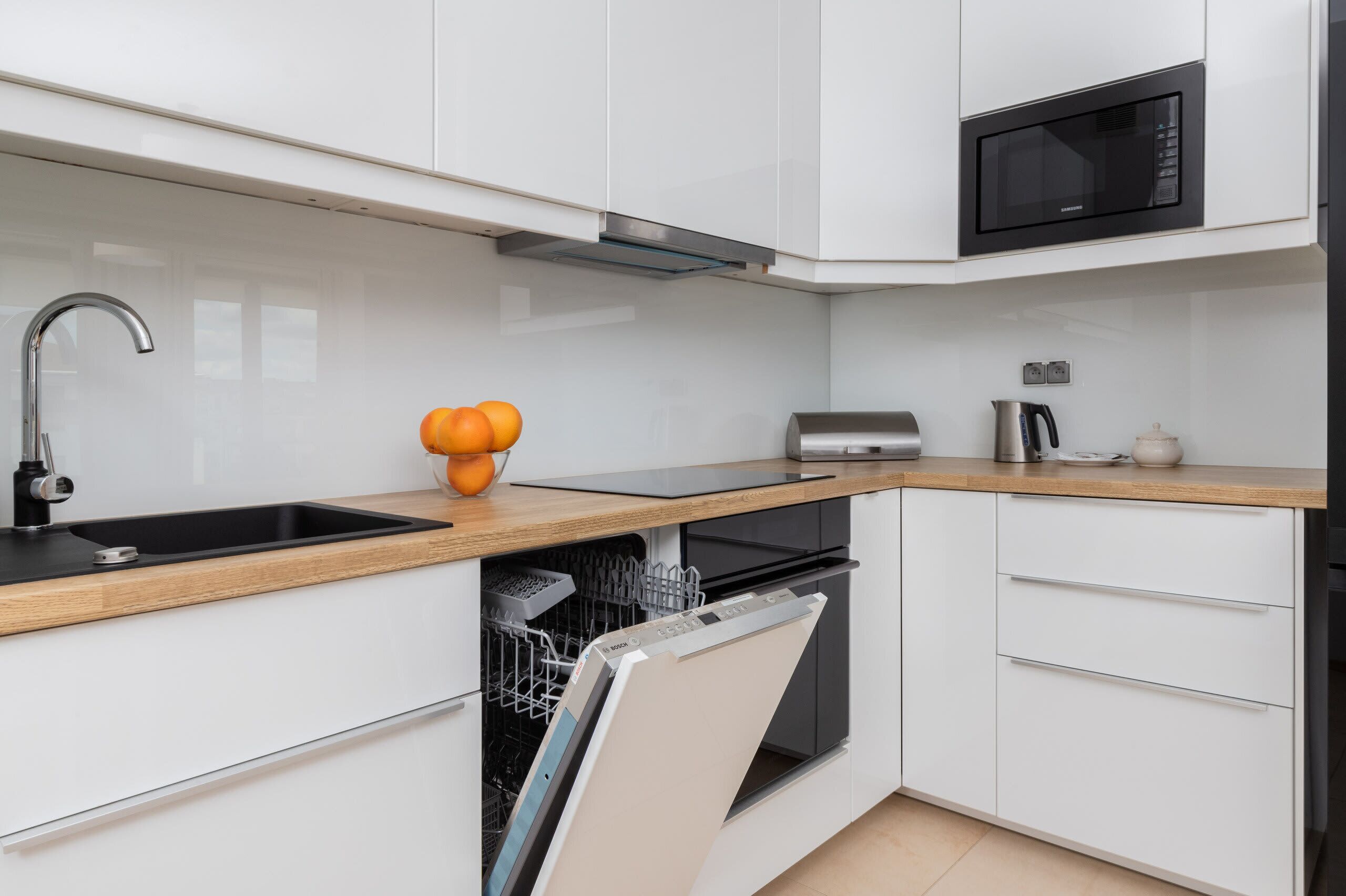 Refrigerador, microondas, horno, placa de cocina