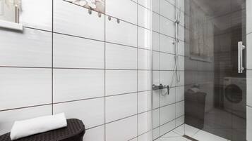 Shower, shampoo