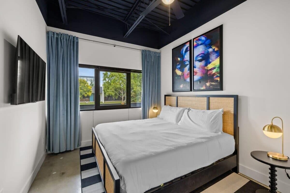 1 bedroom, desk, iron/ironing board, WiFi