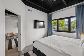 1 habitación, escritorio, tabla de planchar con plancha y wifi 