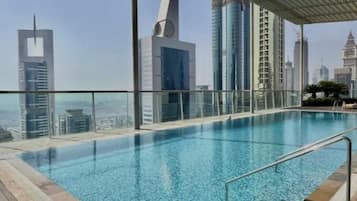 Hồ bơi ngoài trời