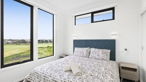 4 habitaciones, tabla de planchar con plancha, wifi y ropa de cama