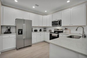 Fridge, oven, stovetop, dishwasher - 'Pawprints By The Shore' - North Myrtle Beach! (North Myrtle Beach)