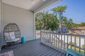 Terrace/patio - 'Pawprints By The Shore' - North Myrtle Beach! (North Myrtle Beach)