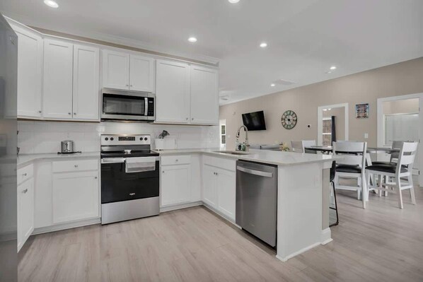 Fridge, oven, stovetop, dishwasher - 'Pawprints By The Shore' - North Myrtle Beach! (North Myrtle Beach)