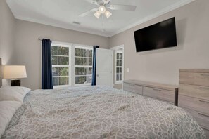4 bedrooms, iron/ironing board, WiFi, bed sheets - 'Pawprints By The Shore' - North Myrtle Beach! (North Myrtle Beach)