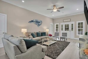 TV - 'Pawprints By The Shore' - North Myrtle Beach! (North Myrtle Beach)