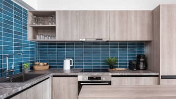City Apartment | Private kitchen | Espresso maker, coffee/tea maker, fridge, microwave
