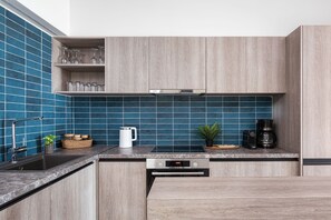 Lägenhet City | Eget kök | Kylskåp, mikrovågsugn, ugn och spishäll
