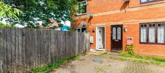 Immaculate 2 - Bedroom House in Milton Keynes