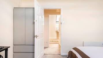 Nhà | 2 phòng ngủ, bàn ủi/dụng cụ ủi quần áo