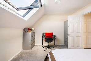 2 bedrooms, iron/ironing board, free WiFi, bed sheets