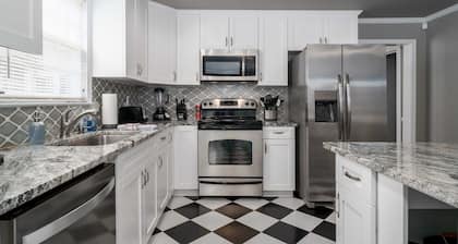 Walk to Campus - 3BR- Gameday Headquarters!