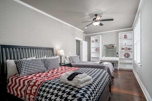 3 Schlafzimmer, Schreibtisch, Bügeleisen/Bügelbrett, WLAN