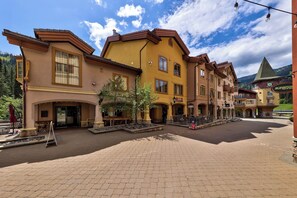 Exterior - Hearthstone Lodge #424 (Sun Peaks)