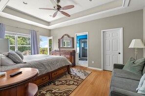 7 bedrooms, desk, iron/ironing board, travel crib - Stunning Lake Travis Estate w/ Spectacular Pool (Austin)