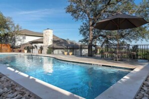 Pool - Stunning Lake Travis Estate w/ Spectacular Pool (Austin)