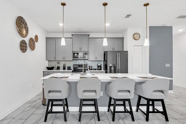 Microondas, horno, parrilla de estufa y lavavajillas 