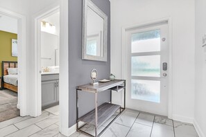 4 makuuhuonetta, silitysrauta/-lauta, Wi-Fi, vuodevaatteet