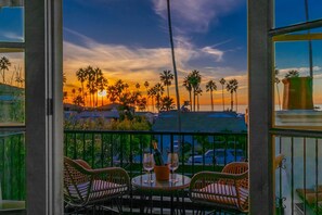 Property grounds - Ocean View Spanish Beauty  Half Block to Beach, New Hot Tub (San Diego)