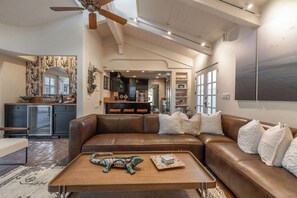 TV, fireplace, DVD player, stereo - Ocean View Spanish Beauty  Half Block to Beach, New Hot Tub (San Diego)