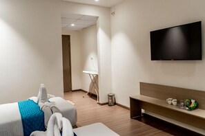 Executive Room | Desk, soundproofing, free WiFi - Casa Hotels and Suites Gachibowli (Hyderabad)