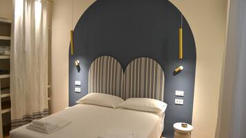 Deluxe Room | 1 bedroom, individually decorated, individually furnished, desk