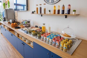 Daily buffet breakfast for a fee - All Suites Appart Hôtel | Le Havre Centre - Les docks (Le Havre)