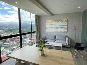 Smart TV - Luxurious Suite with Breathtaking Views -Your Costa Rican Dream Getaway! (Curridabat)