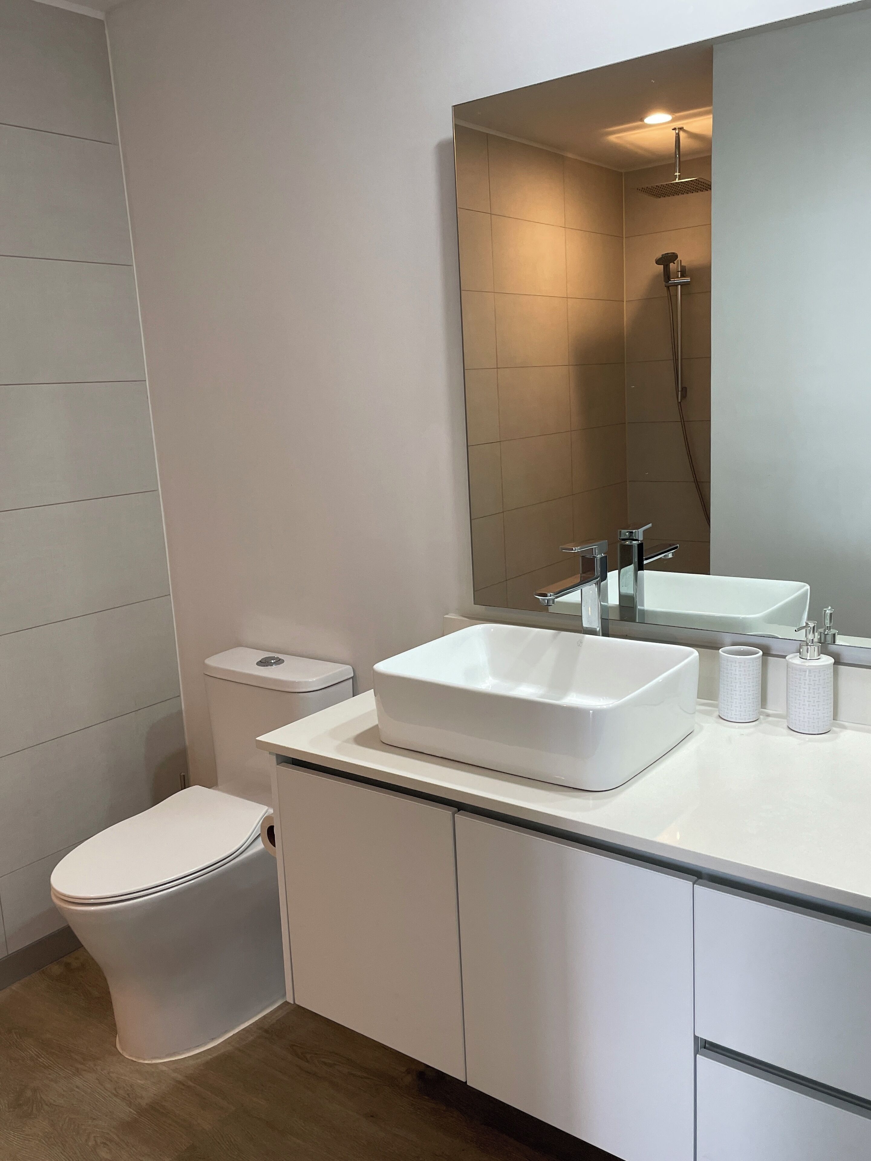 Serviettes fournies, savon, papier toilette