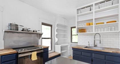Boho Bungalow: 3BR on Miami Bike Path, Sleeps 7!