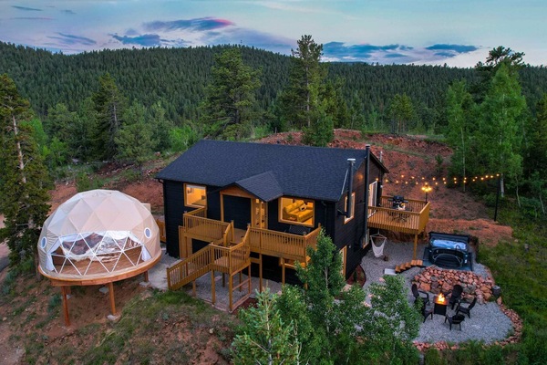 Geo Dome Movie Theater & Yoga Studio with Hot Tub, Fire Table, Fireplaces, Outdoor Dining, Grilling, 3 Bedrooms, Work Desk, 2 Living rooms and more to enjoy.