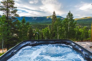Outdoor spa tub - View Haus w/ Dome Theater & Yoga Studio + Hot Tub (Bailey)