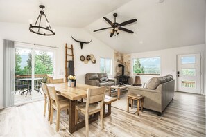 TV, fireplace, DVD player, books - View Haus | Geo Dome Theater, Hot Tub & Views (Bailey)