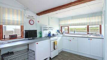 Cottage | Private kitchen | Fridge, electric kettle, cookware/dishes/utensils