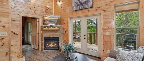 Smart TV y chimenea