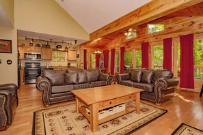 Interior - Treetop Dream: Honeymoon!, Partial View, Hot Tub, Wi-Fi, Resort Pool, Gatlinburg (Gatlinburg)