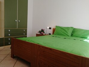2 bedrooms, bed sheets