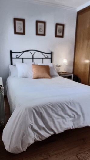 4 bedrooms, desk, iron/ironing board, free WiFi - Mirador del Castillo (Monforte de Lemos)
