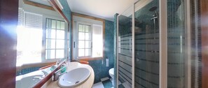 Shower, jetted bath, hair dryer, bidet