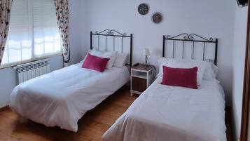 4 chambres, bureau, fer et planche à repasser, Wi-Fi gratuit