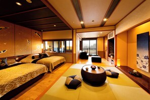 Luxe kamer | Een kluis op de kamer, individueel gedecoreerd, individueel gemeubileerd