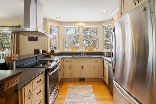 Stowe-Away 5 Bedroom Luxury Home