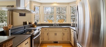 Stowe-Away 5 Bedroom Luxury Home