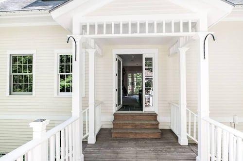 Stowe-Away 5 Bedroom Luxury Home