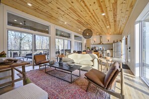 Smart-TV, Kamin, Bücher