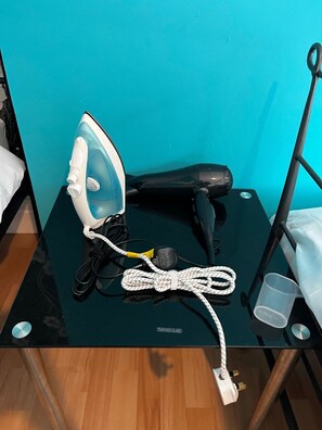 مجففات شعر، مناشف، صابون، شامبو